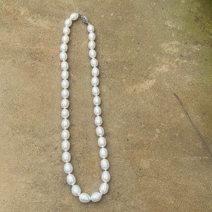 Oval pearl necklace. Authentic and real pearls